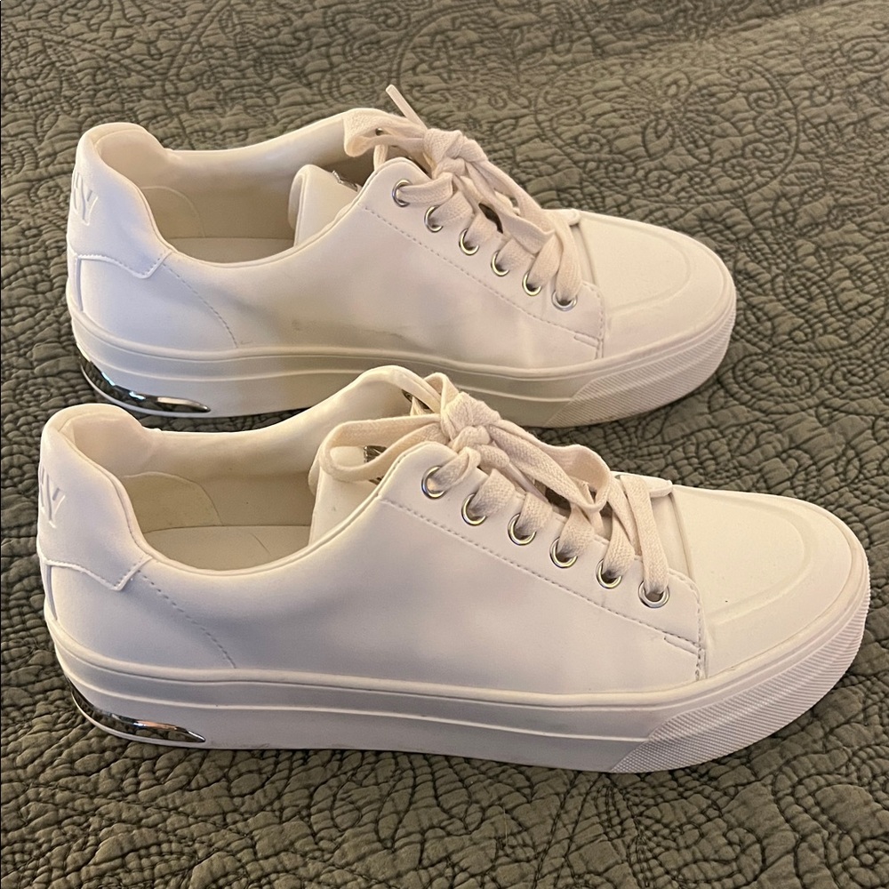 DKNY Women's Casual Sneakers White 8
